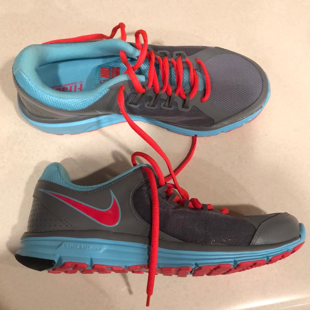 Nike tennis shoes